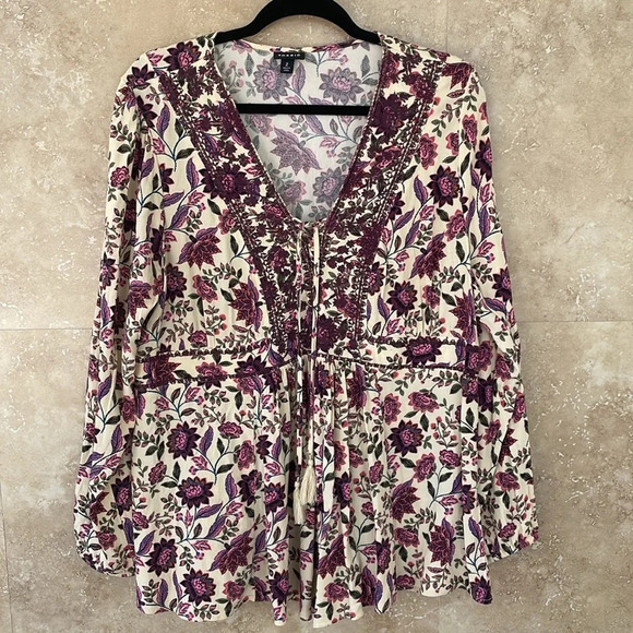 Torrid Women Floral Blouse Long Sleeve Rayon V-Neck Embroidered Purple Size 2/2X - Picture 2 of 16